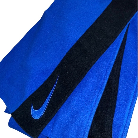 🖤NWOT - Nike Warm Winter Scarf, Blue & Black - Picture 2 of 3